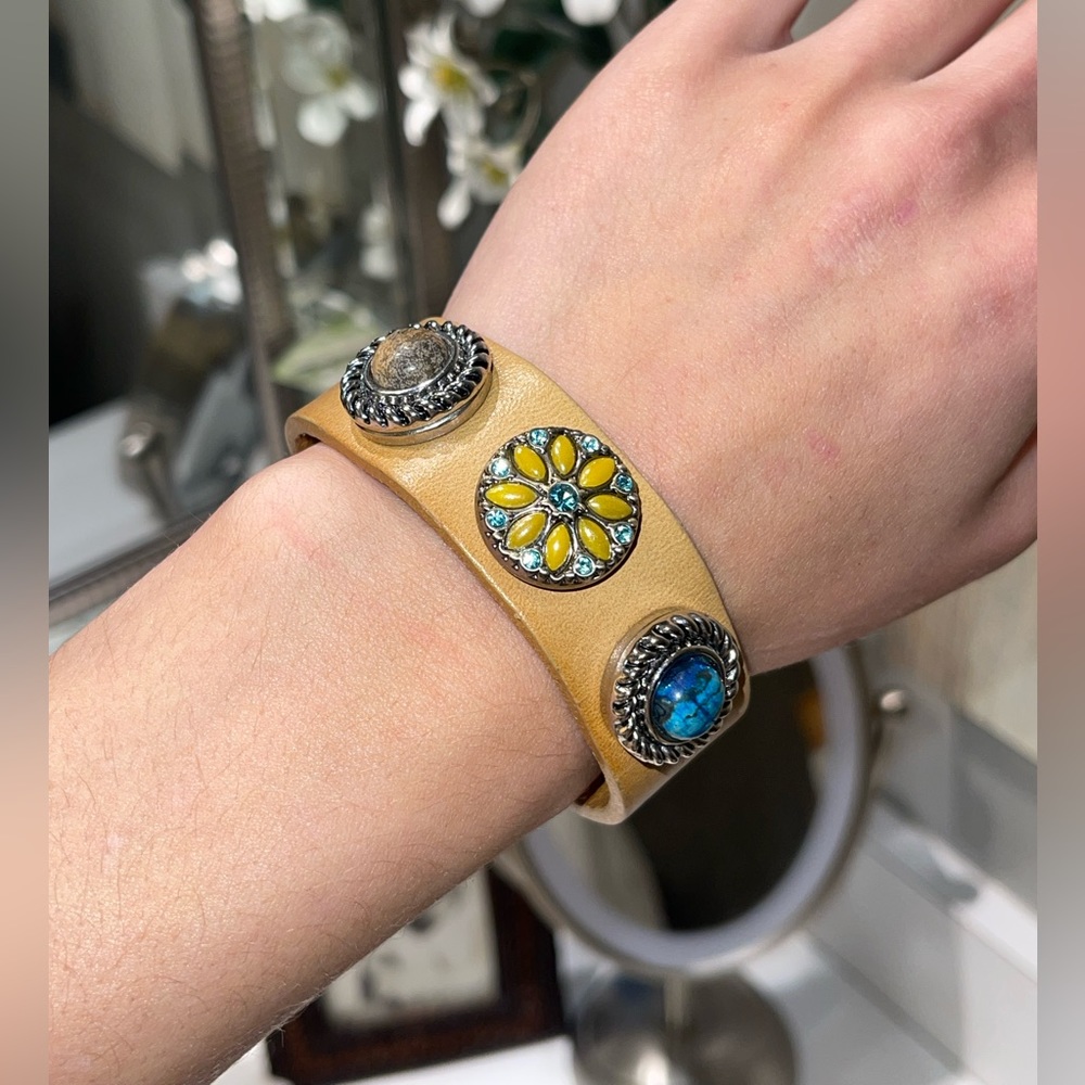 Gorgeous leather bracelet with snap ons.